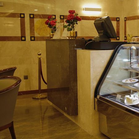 אל-מדינה Nozol Royal Inn Hotel מראה חיצוני תמונה
