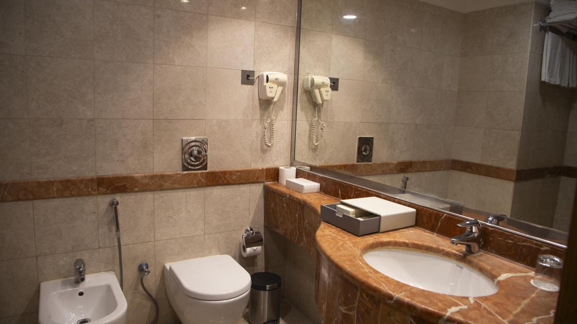 אל-מדינה Nozol Royal Inn Hotel מראה חיצוני תמונה